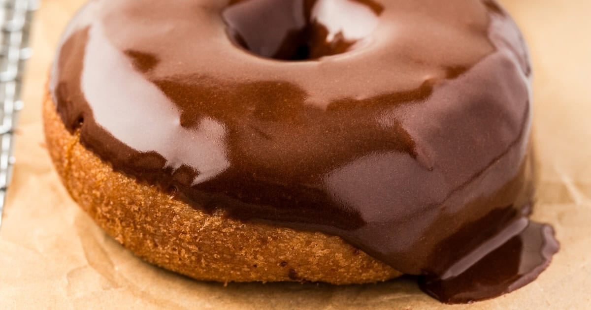 Ingredient Chocolate Glaze: Quick, Shiny & Decadent